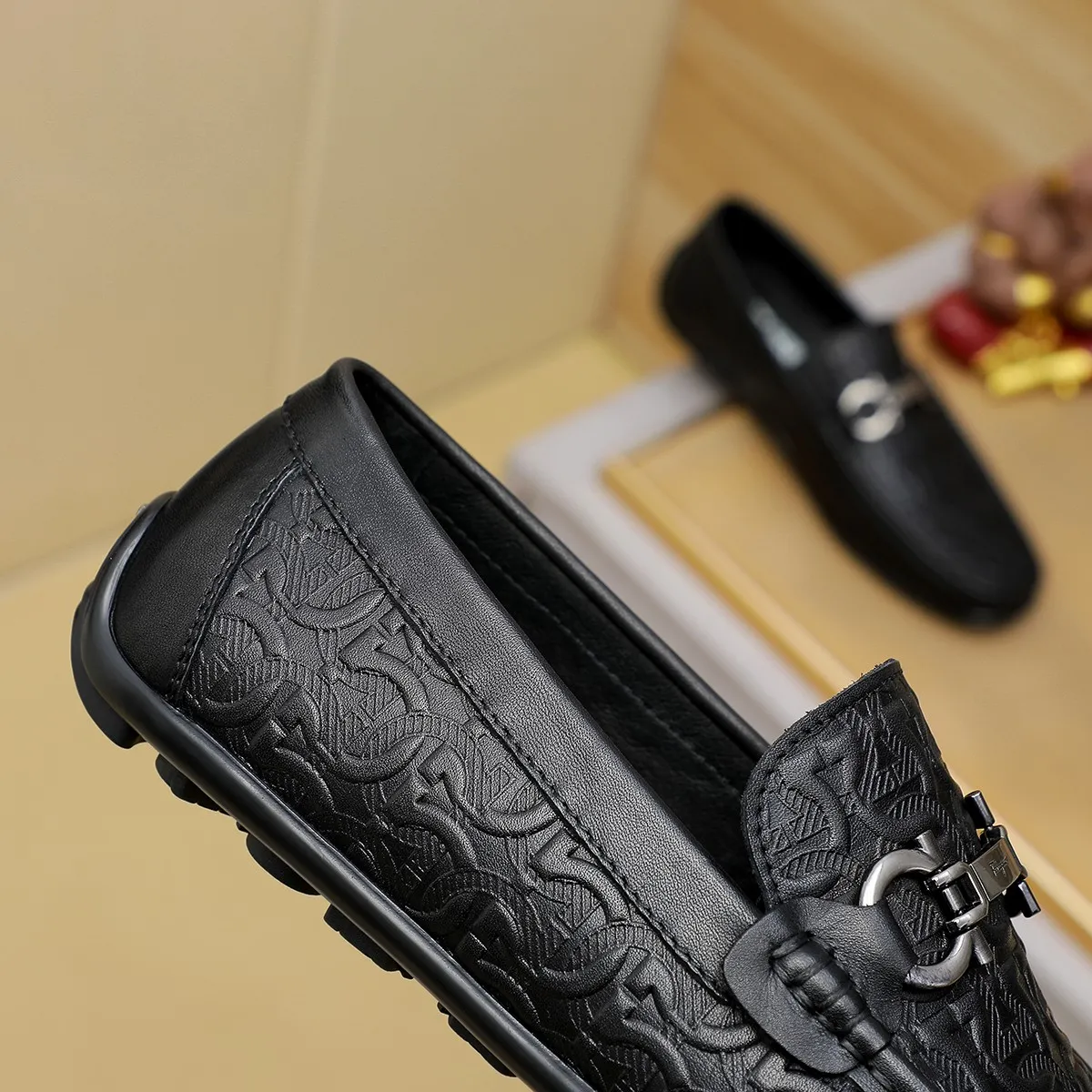 Men's shoes 💰360 🕷🕷【Ferragamo】Ferragamo Popular fashionable casual slip-on shoes🇨🇳Official website counter 1:1 production, original mold opening💯Good quality visible, imported high-end first-layer calfskin, luxurious pigskin lining🌿Very clear texture, high-quality waterproof, non-slip and wear-resistant outsole🎋High quality and low price, truly handmade🍓Color, code number 38-45